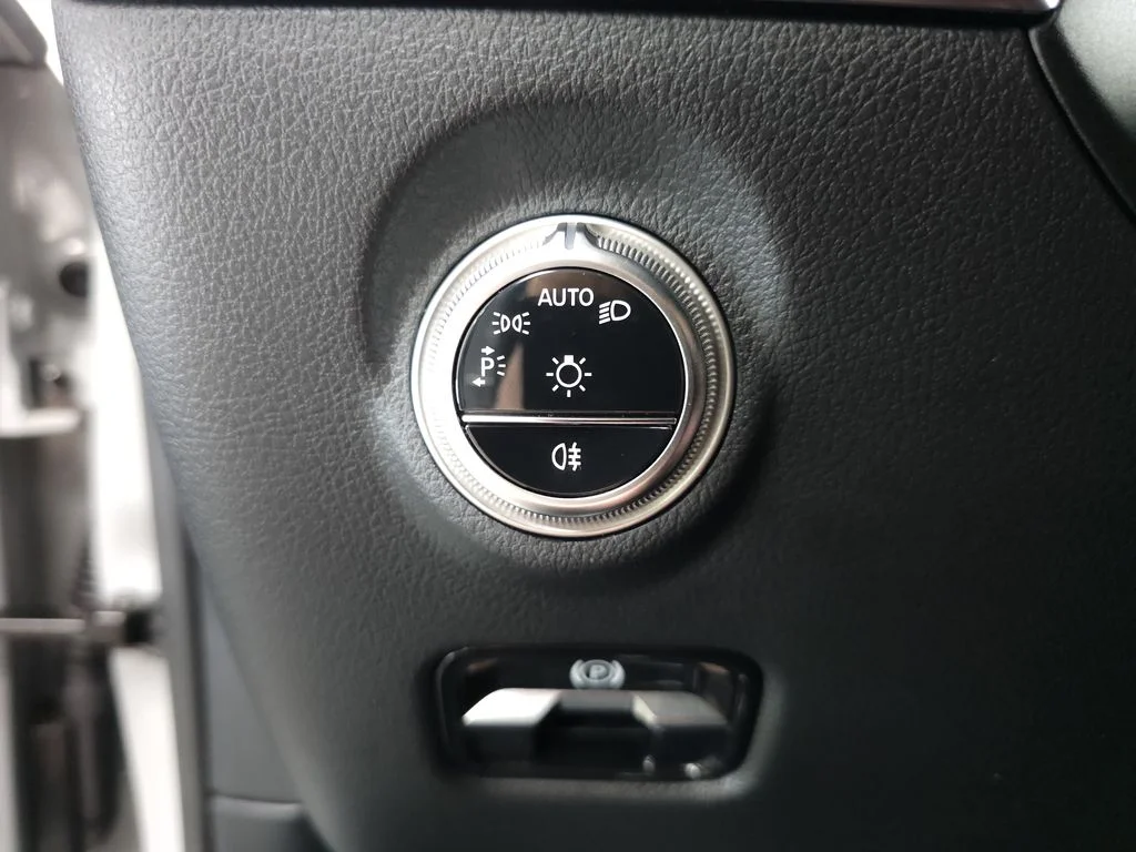 Used 2026  Mercedes-Benz C 300 image 9