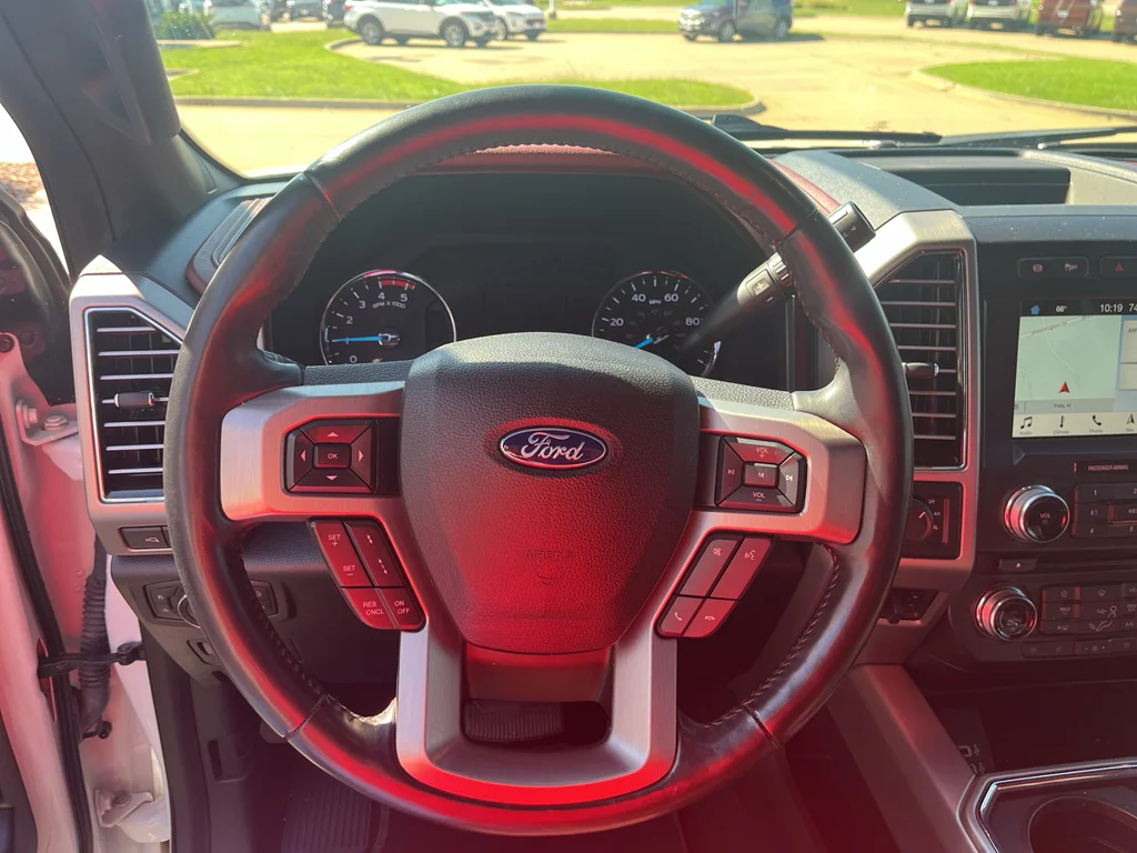 Used 2018 White Platinum Tri-Coat Metallic Ford Platinum image 12