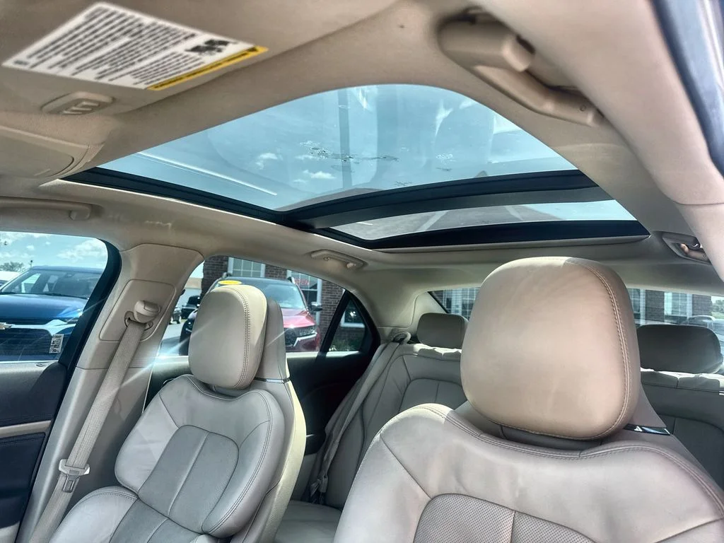 Used 2017 White Lincoln Select image 18