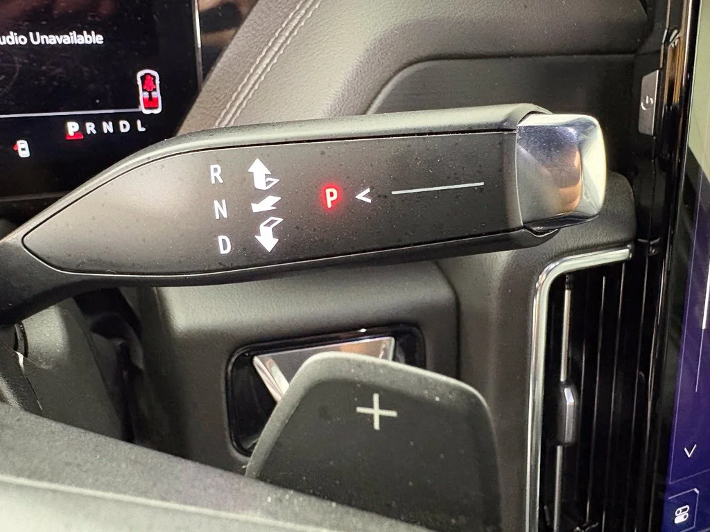 Used 2025 Silver GMC Denali image 32