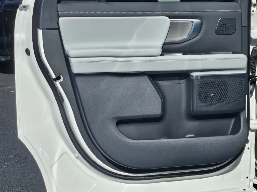 New 2027 White Ford Platinum image 38