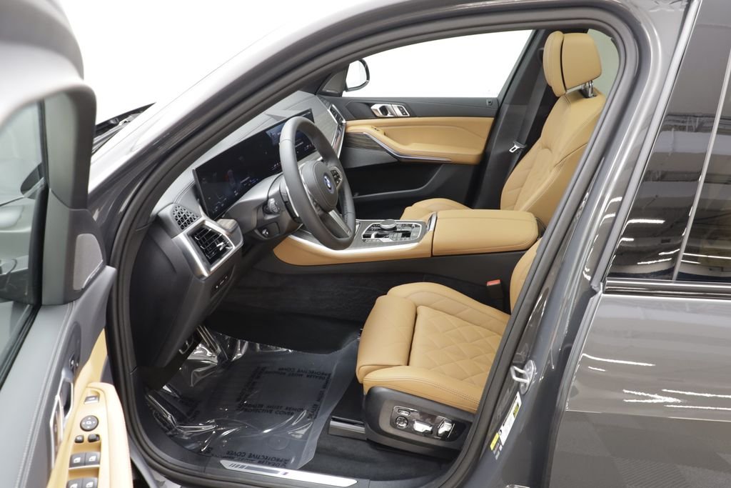 New 2026 Dravit Grey Metallic BMW xDrive50e image 7