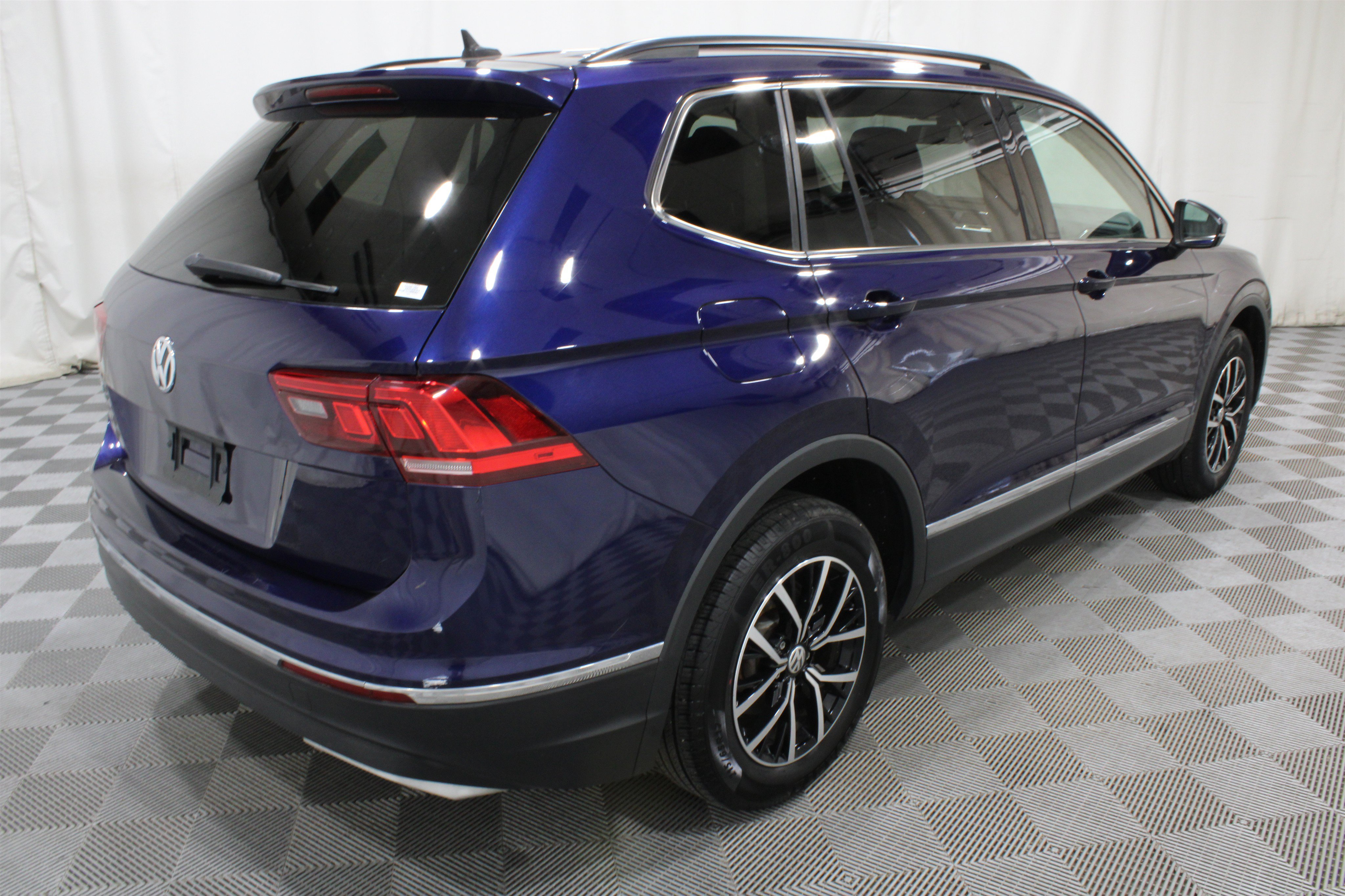 Used 2021 Atlantic Blue Metallic Volkswagen SE image 30