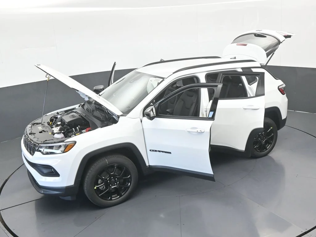 New 2026 Bright White Clear-Coat Exterior Paint Jeep Latitude image 57