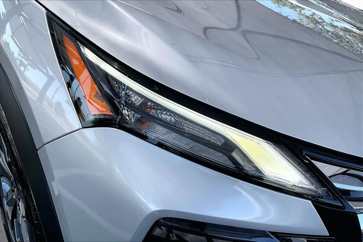 2025 Nissan Rogue SV - Photo 28