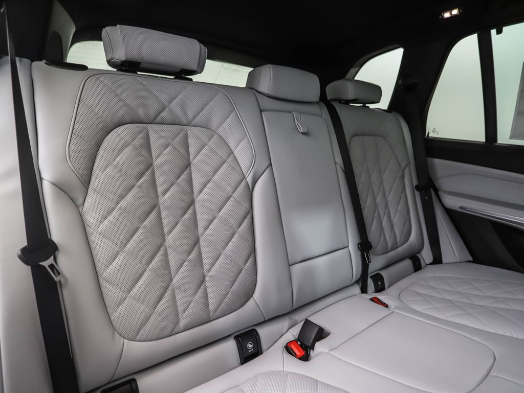 Used 2026 Gray Metallic BMW xDrive40i image 27