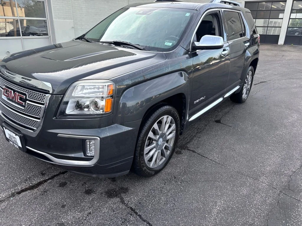 Used 2017 Graphite Gray Metallic GMC Denali image 7