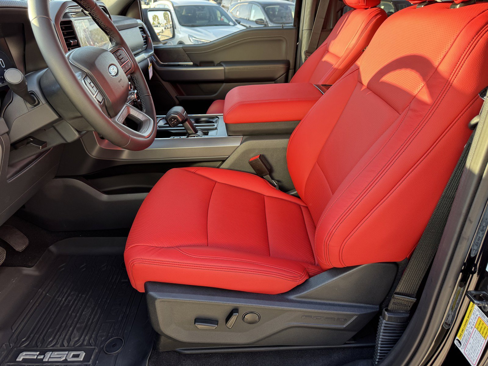 2025 Ford F-150 XLT - Photo 13