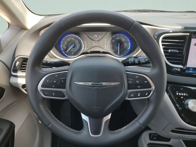 Used 2024 Silver Chrysler Touring L image 34