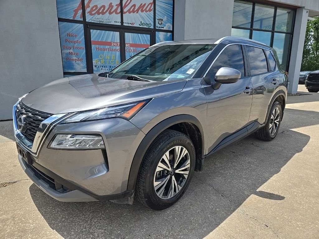 Used 2022 Nissan Rogue SV with VIN JN8BT3BB0NW336398 for sale in Kansas City