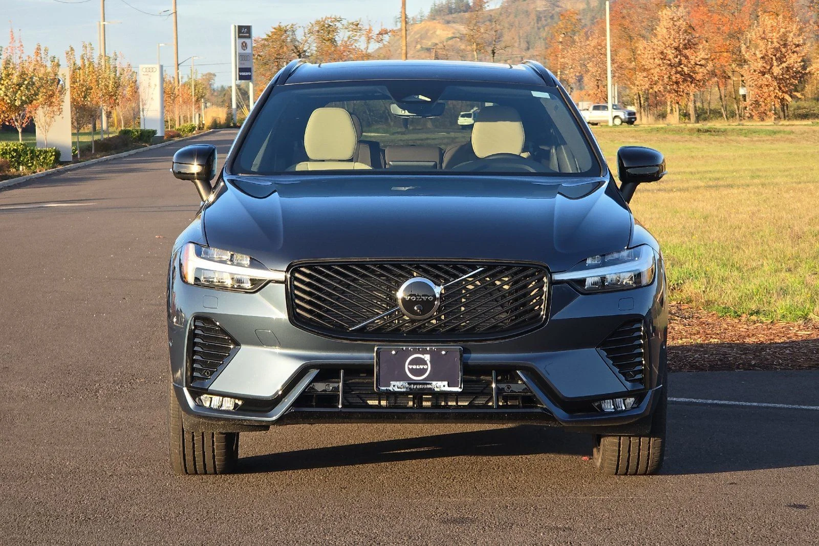 2026 Volvo XC60 Plus - Photo 8
