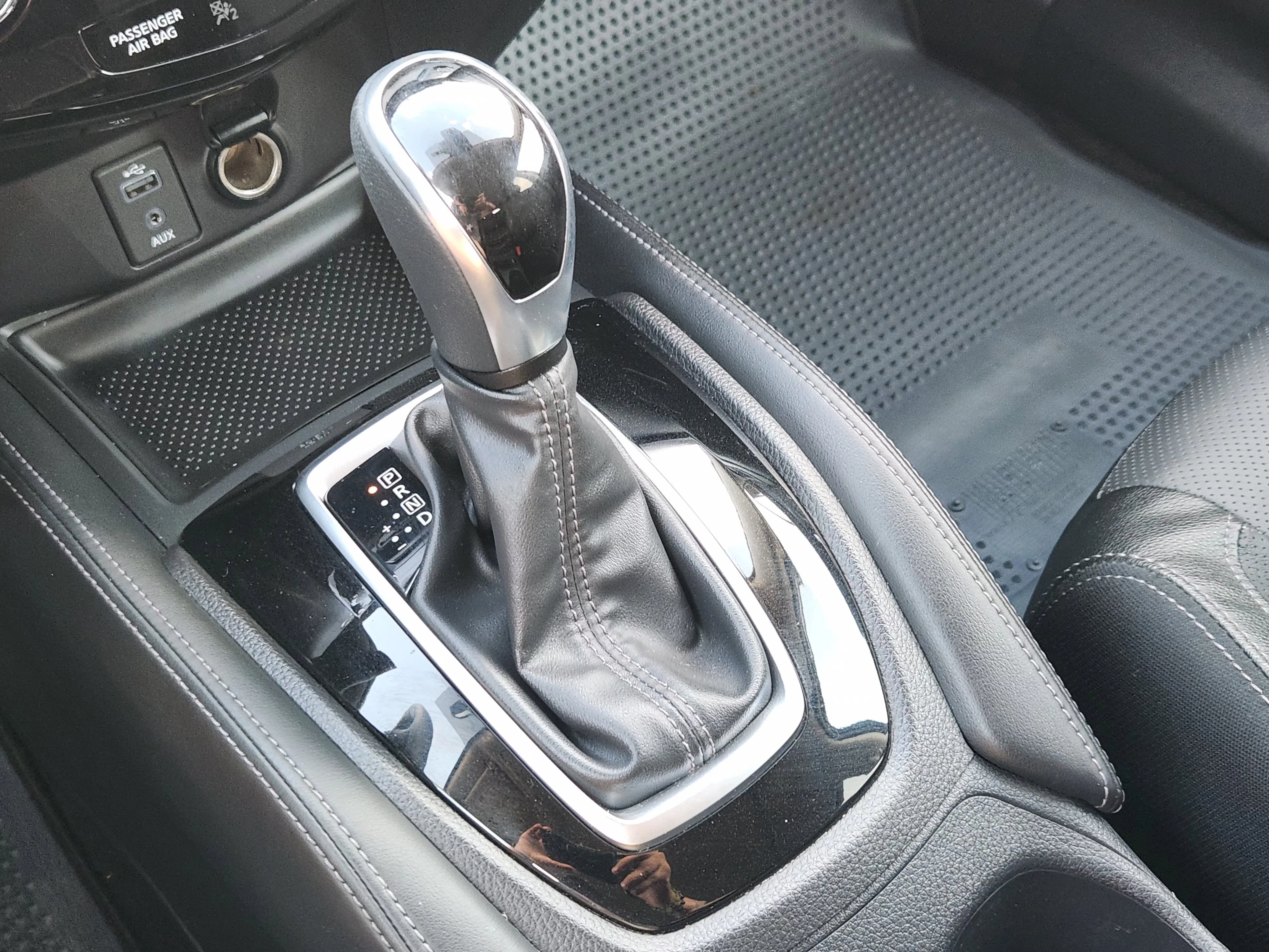 Used 2017 Magnetic Black Nissan SL image 21