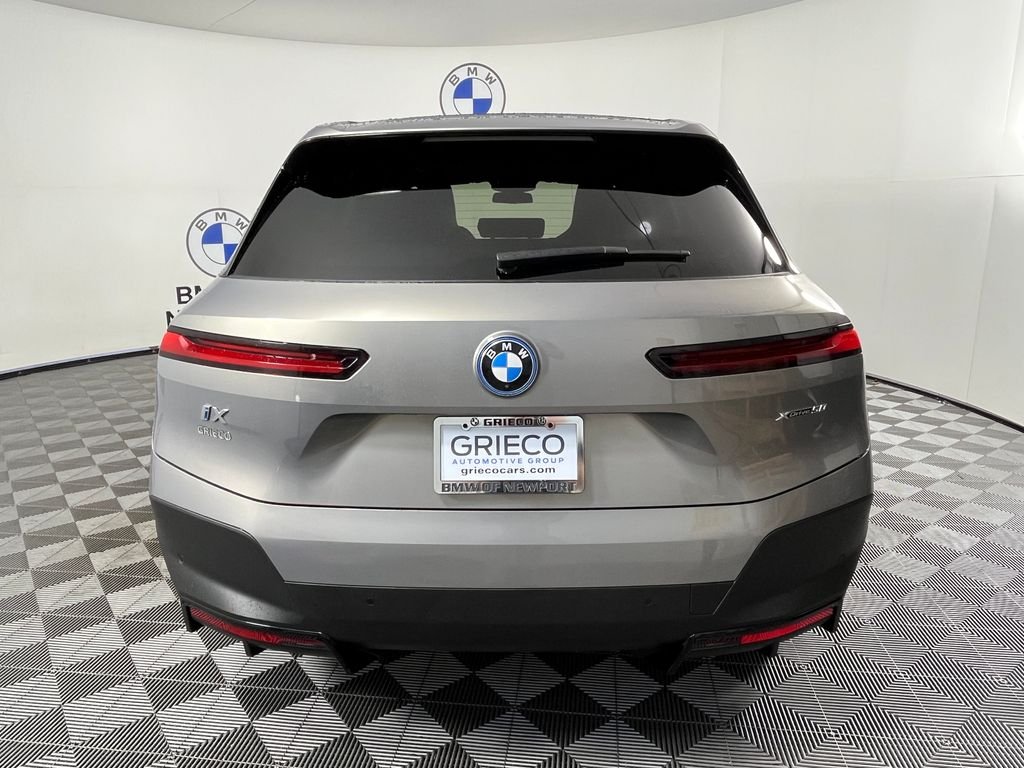 Used 2024 Gray BMW xDrive50 image 12