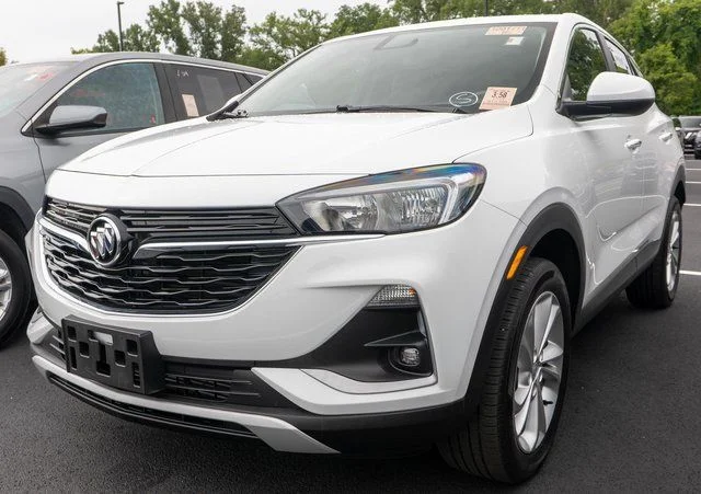 Used 2023 White Buick Preferred image 1