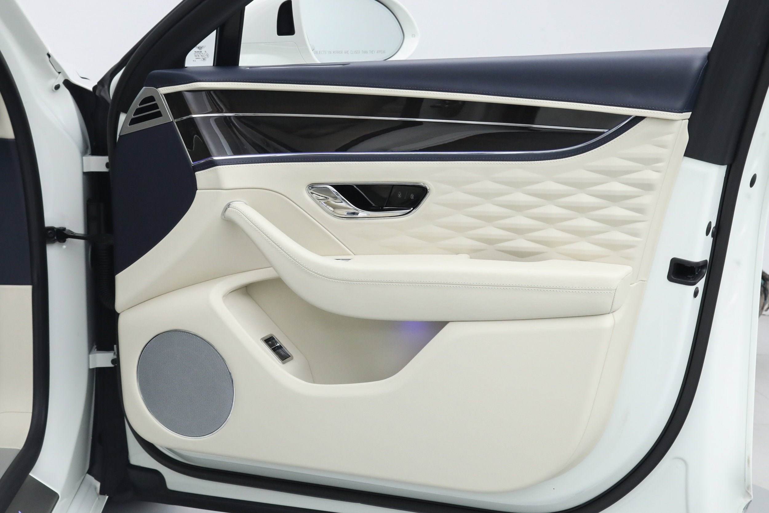 Used 2022 White Bentley  image 15