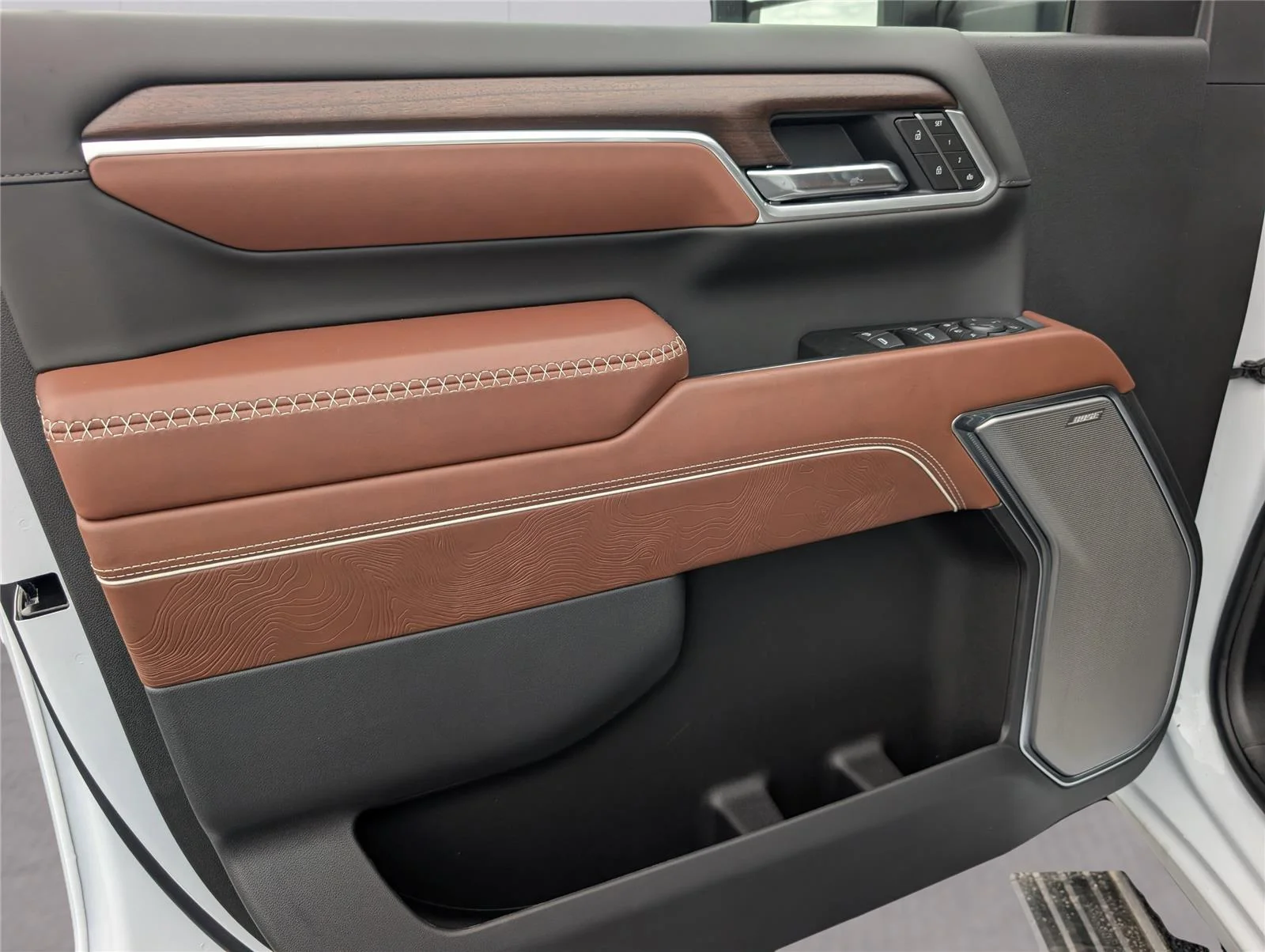 New 2026 Glacier White Tricoat GMC Denali Ultimate image 24