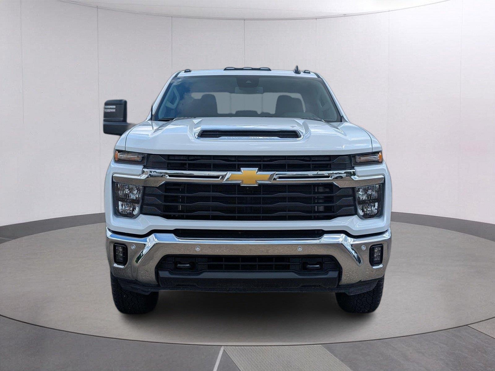 Used 2026 Summit White Chevrolet LT image 10