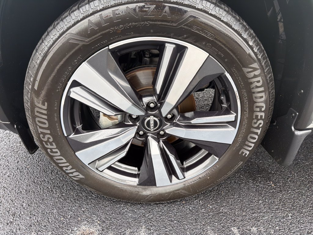 Used 2023 White Nissan Platinum image 10