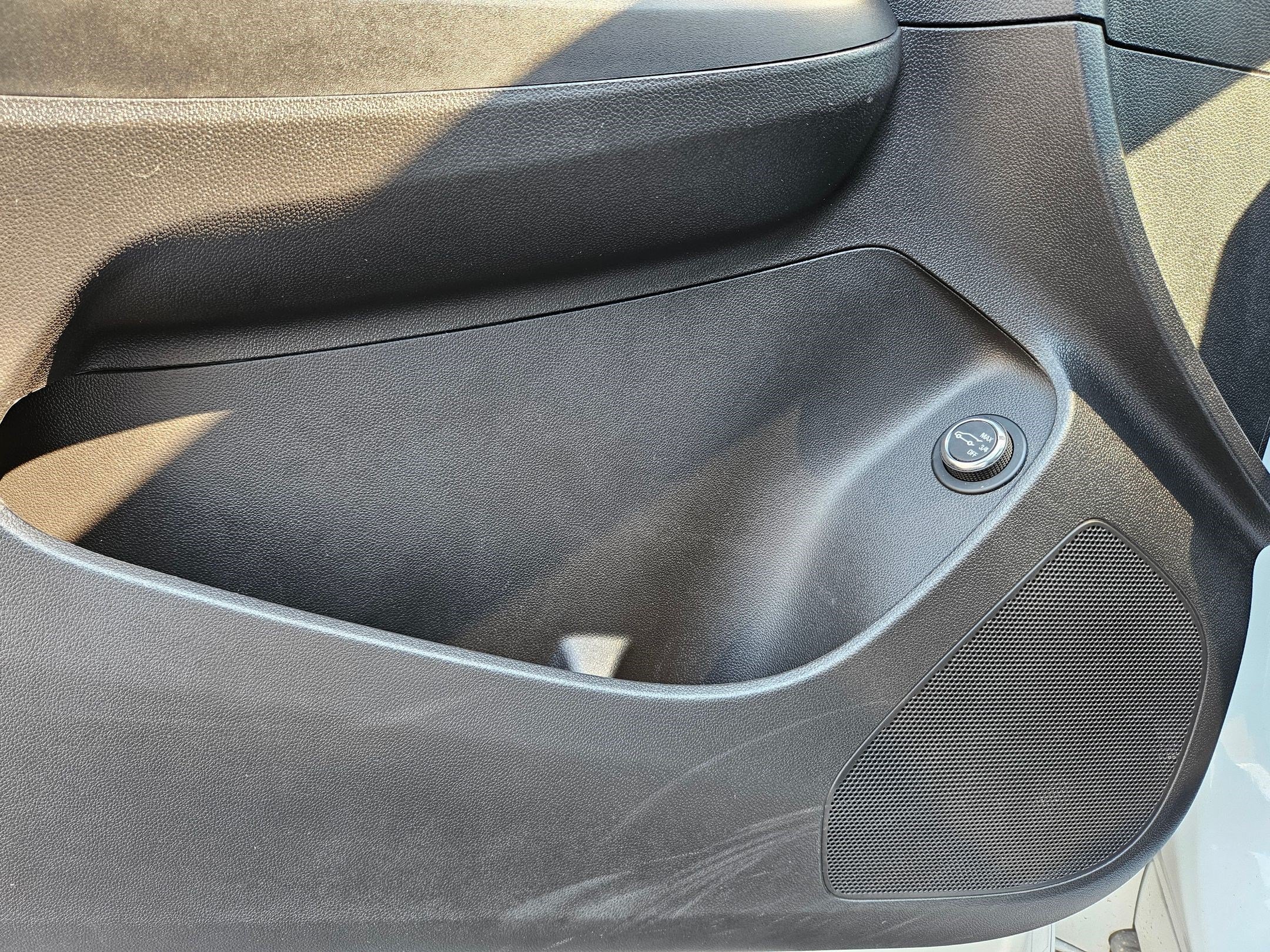 Used 2025 White Frost Tricoat Buick Avenir image 15