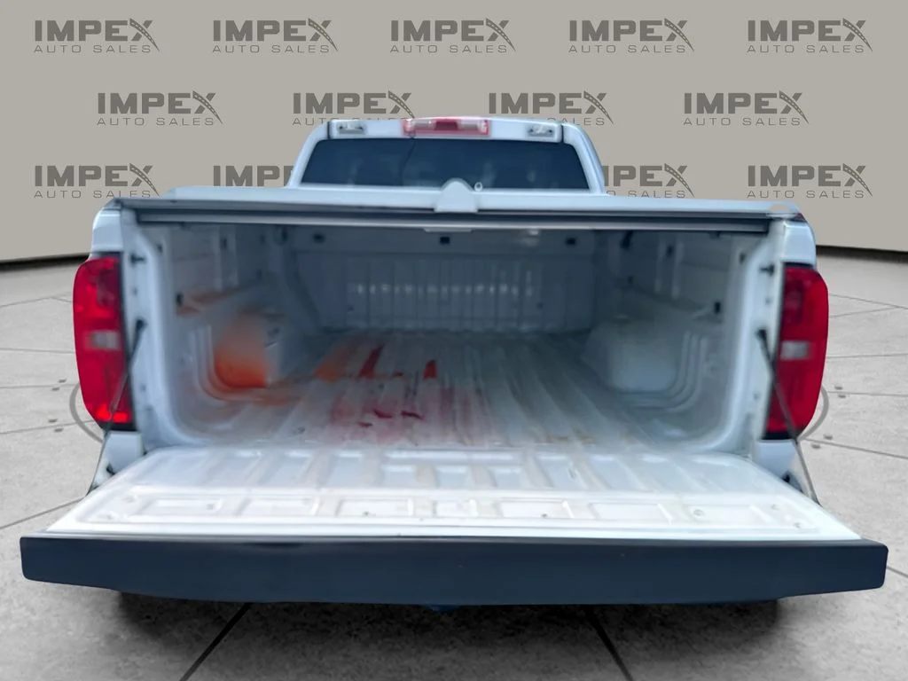 Used 2022 White Chevrolet LT image 14