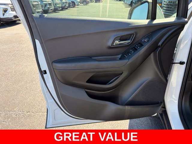 Used 2017 White Chevrolet LS image 12