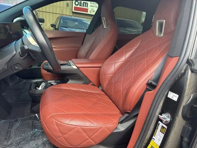 Used 2022 Black Sapphire Metallic BMW xDrive50 image 23