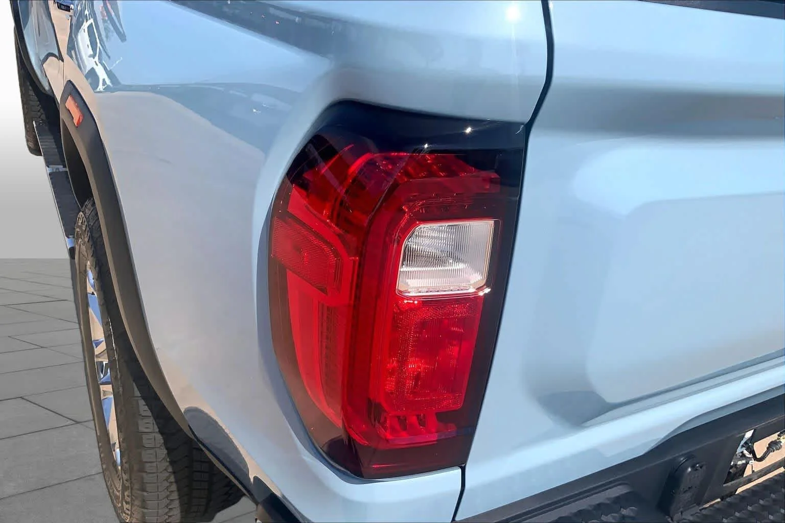 Used 2025 Glacier Metallic GMC Denali image 28