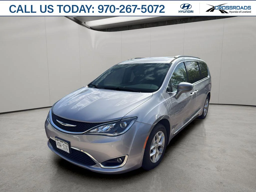 2017 Chrysler Pacifica Touring-L's photo