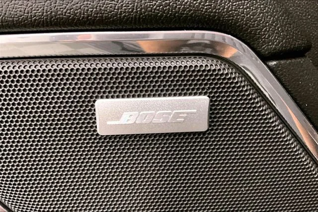 Used 2024 Onyx Black GMC Elevation image 40
