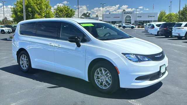 2026 Chrysler Voyager LX's photo