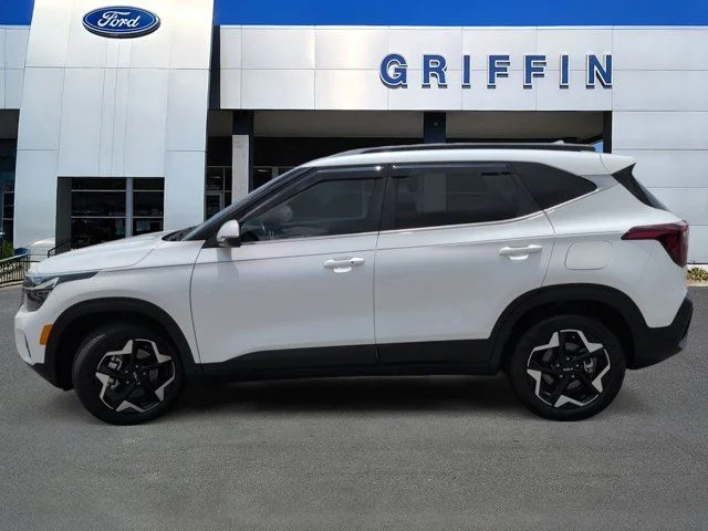 Used 2024 Snow White Pearl Kia EX image 9
