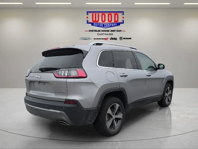Used 2019 Billet Silver Metallic Clearcoat Jeep Limited image 3