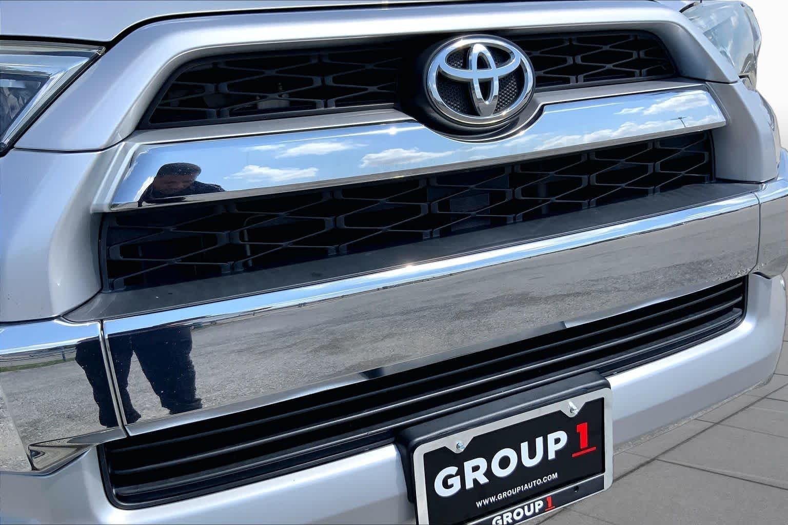 Used 2017 Classic Silver Metallic Toyota Limited image 29