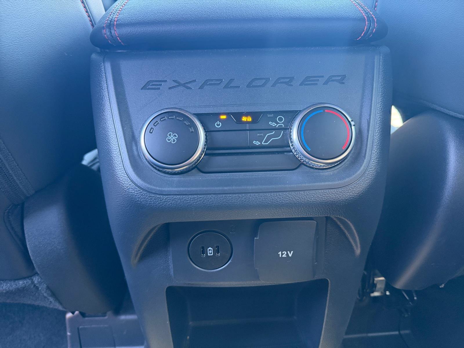 2026 Ford Explorer ST-Line - Photo 14