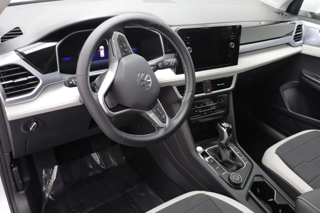 New 2026 Pure White Volkswagen 1.5T SE image 7