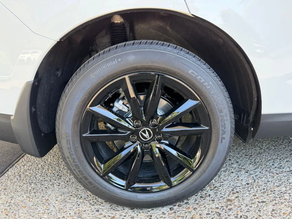 New 2026 Platinum White Pearl Acura SH-AWD image 9