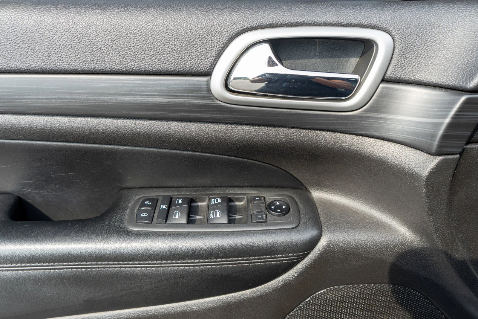 Used 2019 Bright White Clearcoat Jeep Altitude image 15