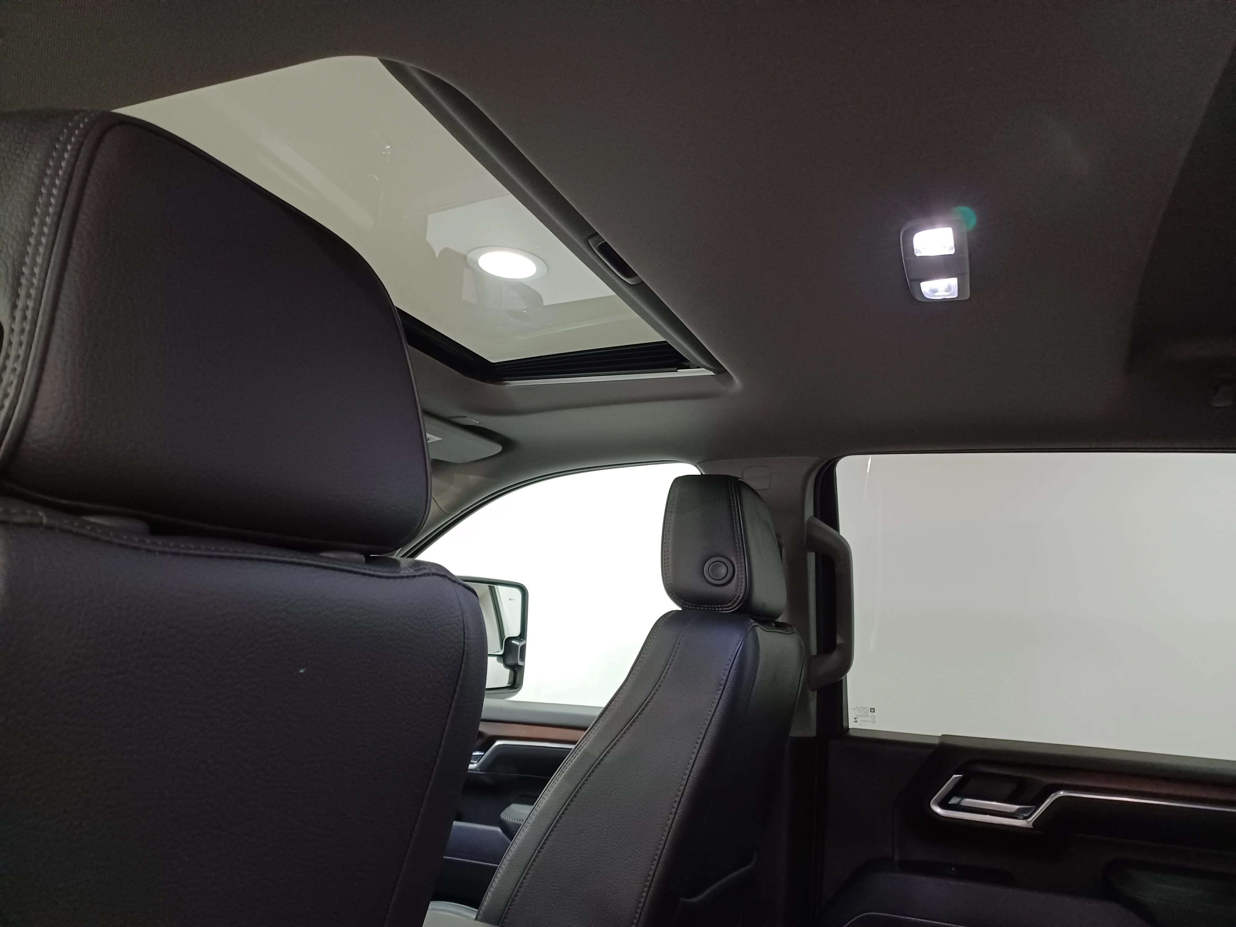 Certified Used 2025 White Frost Tricoat GMC Denali 4WD*No Lux Tax | 6.6L Duramax Diesel | Adapt Cruise | Remote Start | Cooled Leather | Tow Pkg image 13