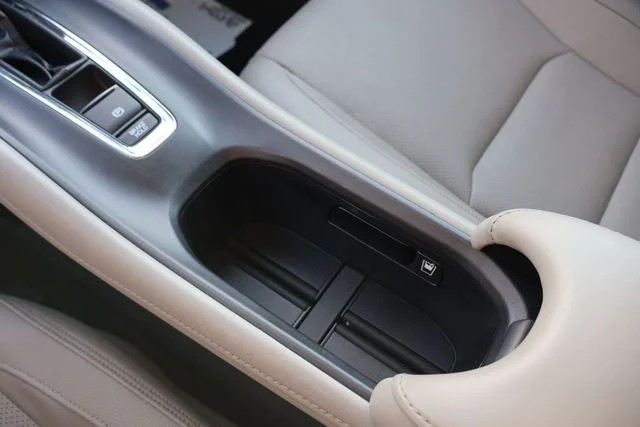 Used 2022 White Honda EX-L image 25