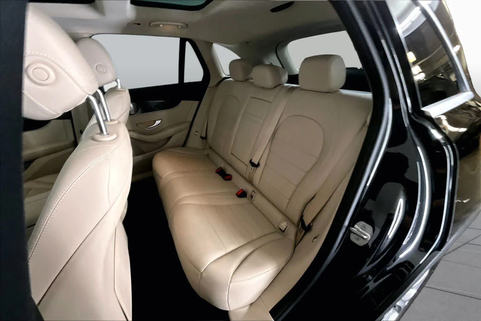Used 2018 Black Mercedes-Benz GLC 300 image 21