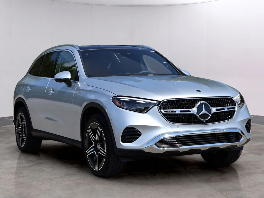 New 2026 Cirrus Silver Metallic Mercedes-Benz GLC 300 image 3