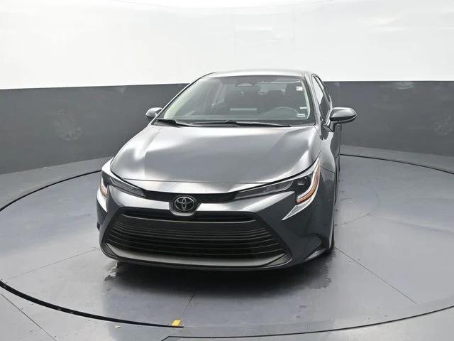 Used 2024  Toyota LE image 2