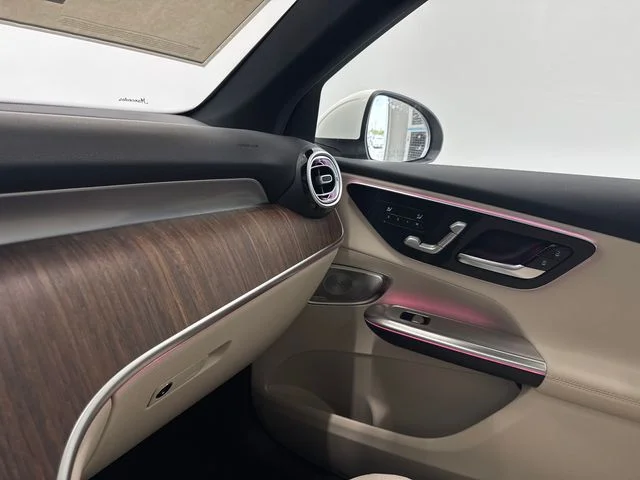 New 2027 White Mercedes-Benz GLC 300 image 35