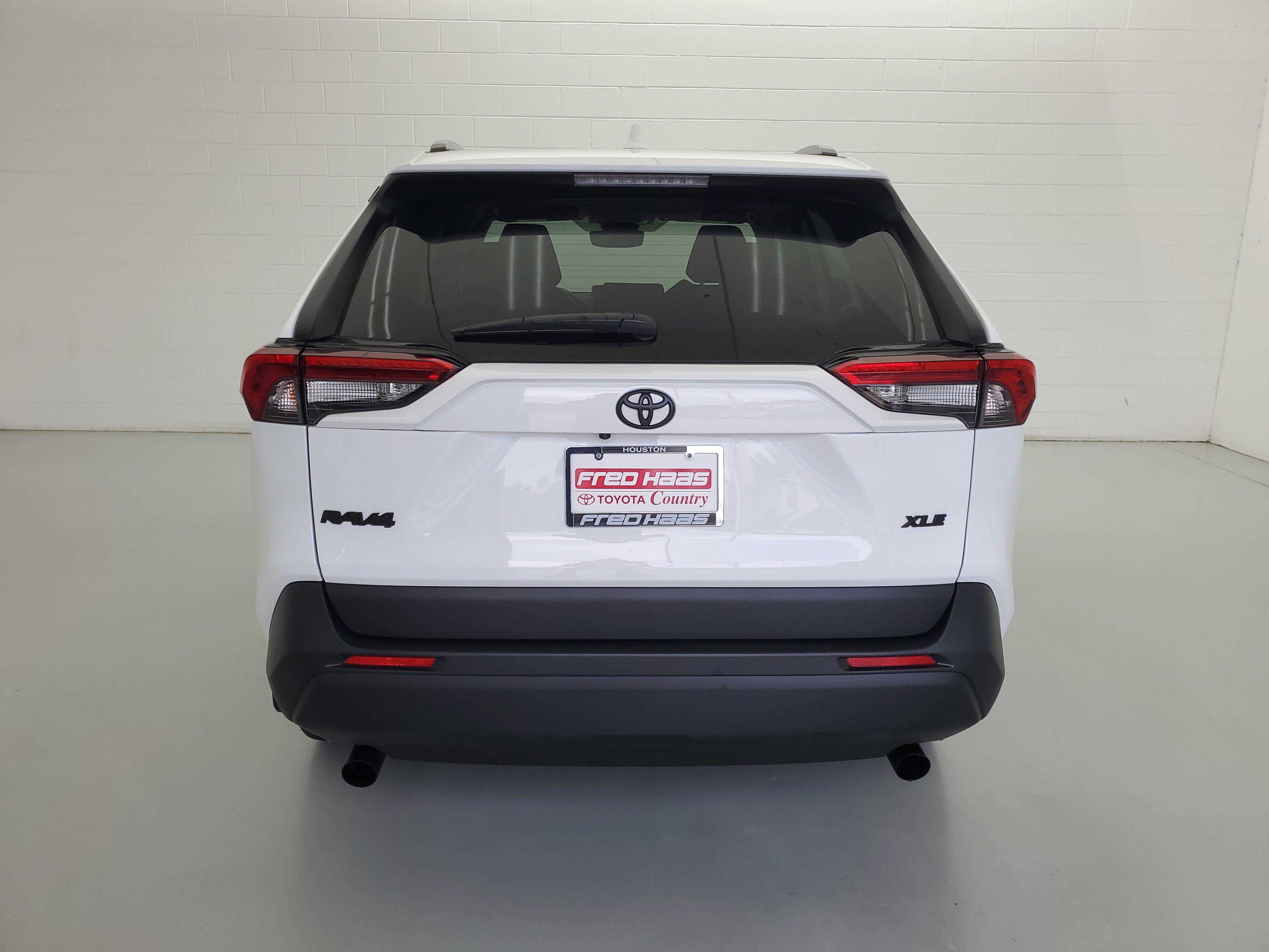 Used 2024 Ice Cap Toyota XLE image 6
