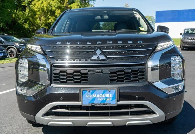 Used 2022 Black Mitsubishi  image 3