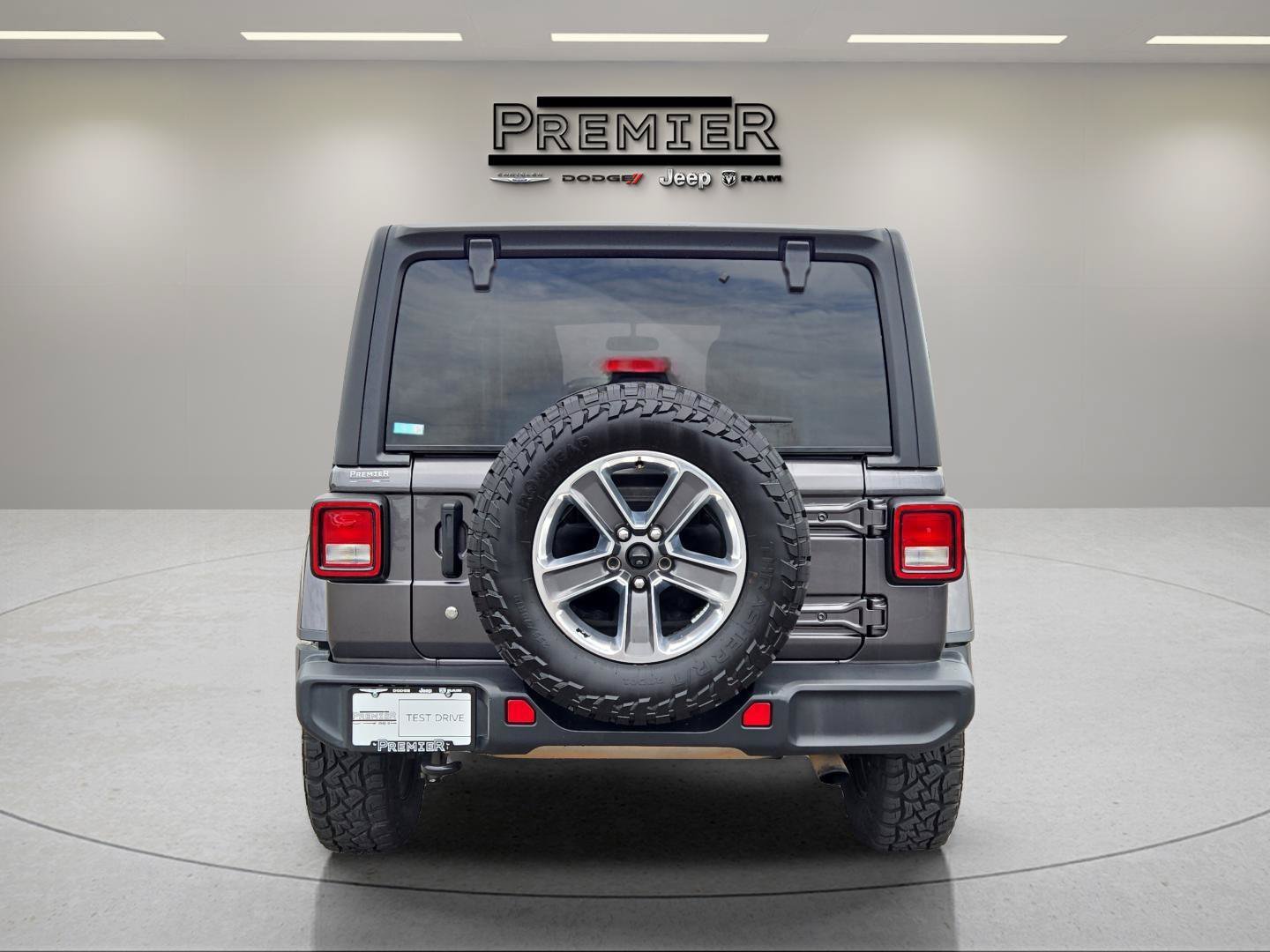 Used 2020 Gray Jeep Sahara image 8
