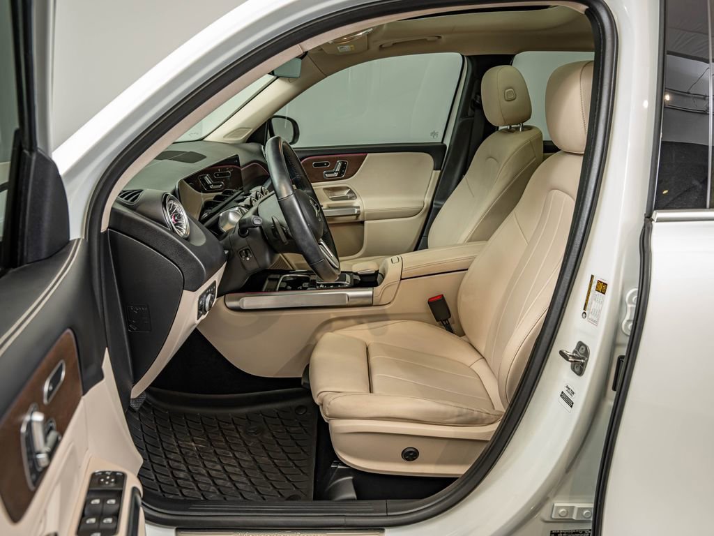 Used 2023 Polar White Mercedes-Benz GLB 250 image 33