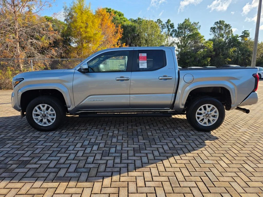 2026 Toyota Tacoma SR5 - Photo 8