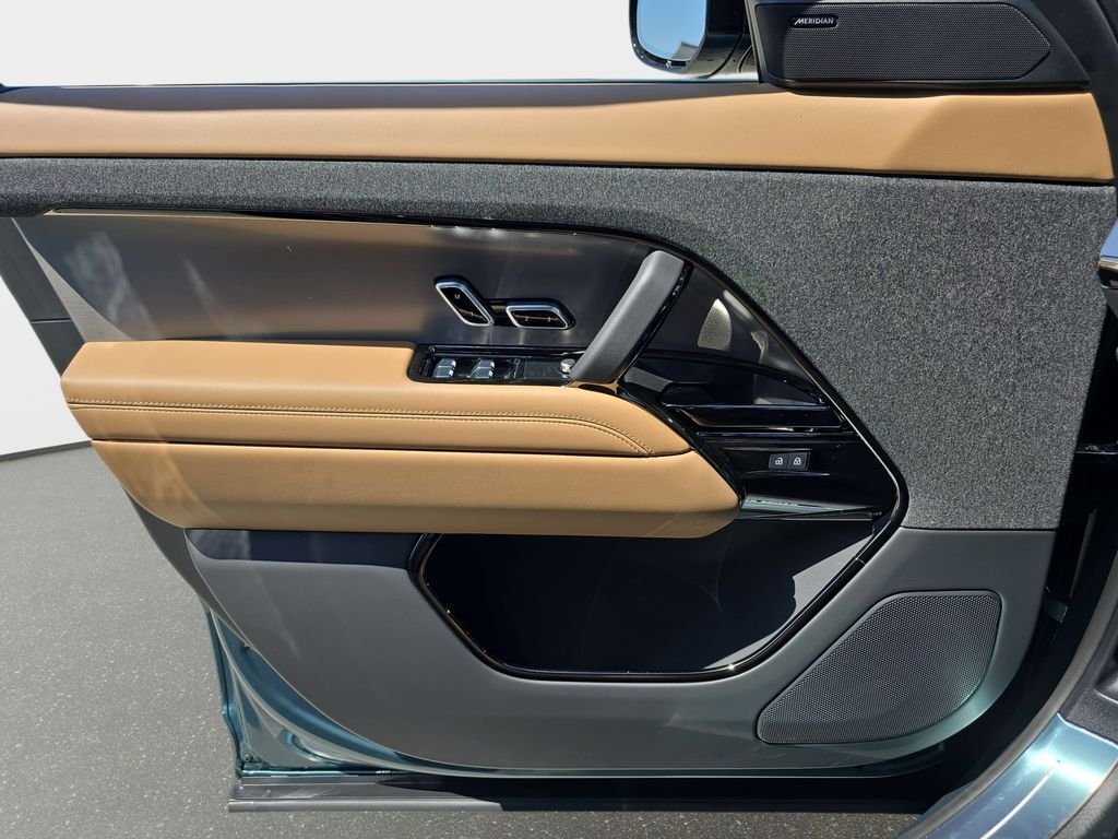 New 2026 Giola Green LAND ROVER SE image 28