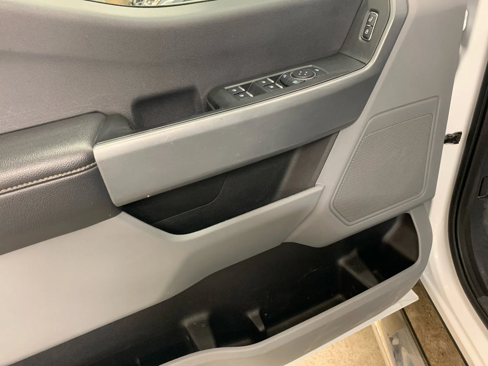Used 2024 Oxford White Ford XLT image 11